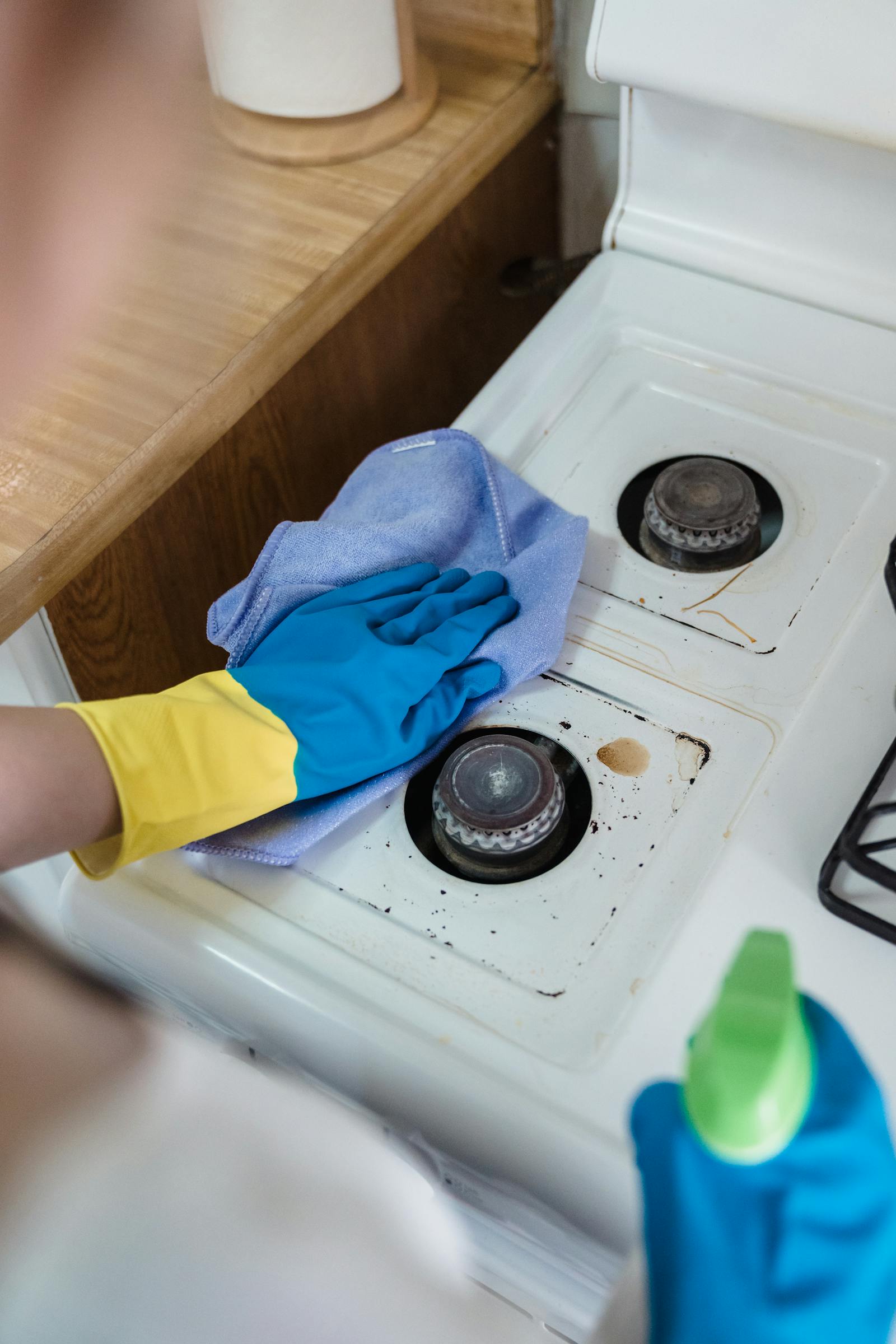 Cleaning a stove